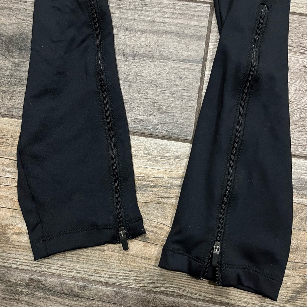 Nike Dr-Fit Leggings with drawstring and zippers at ankles